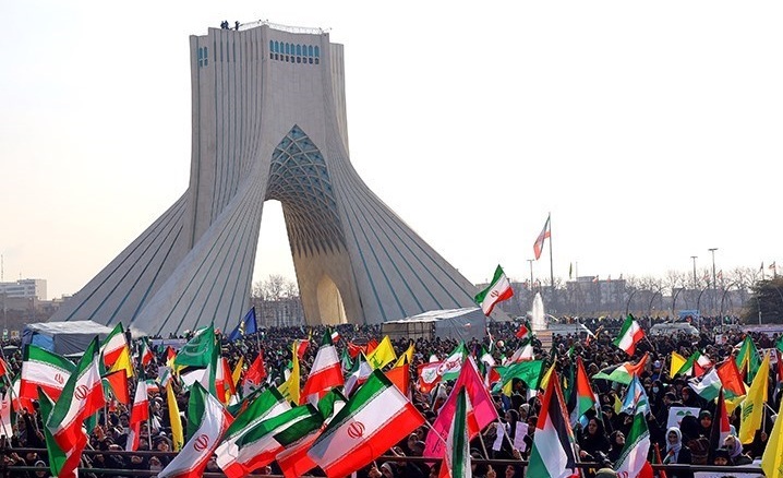 راهپیمایی ها ادامه دارند ..